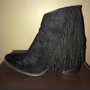 🌟Repost due to purchase error Black suede booties